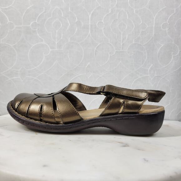 Clarks Bendables Leather Sandals Womens 7 Gold Metallic Slingback Closed Toe - Picture 1 of 13